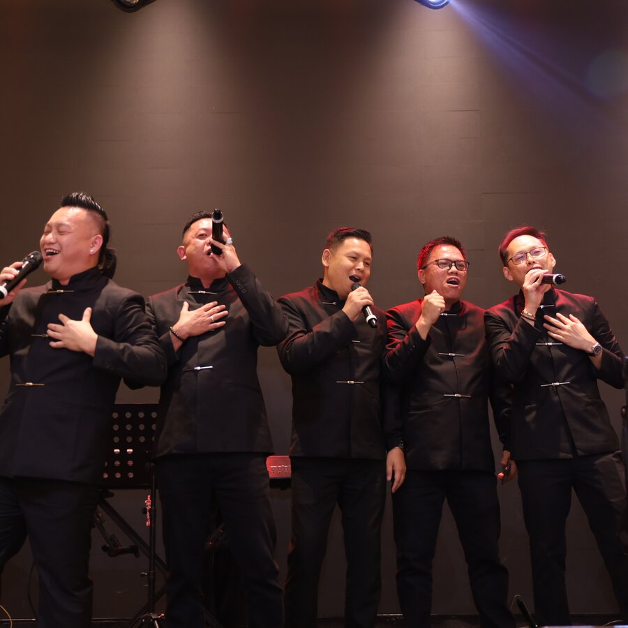 Corporate event live performance by Eternity EO